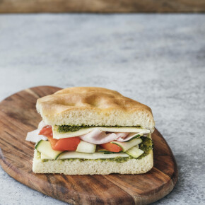 Sandwich foccacia au Cantal AOP Jeune