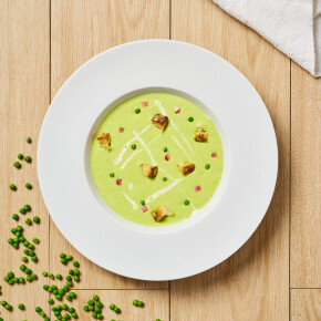 Velouté de petits pois, espuma à l&rsquo;huile de noisettes
