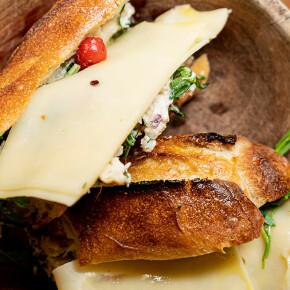 Sandwich Poulet Crudités. Par la Cheffe Cathy Paraschiv