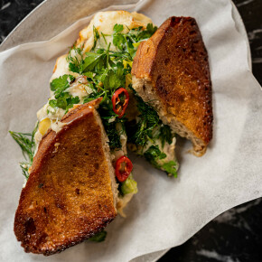 Grilled Cheese Raclette. Par la cheffe Cathy Paraschiv