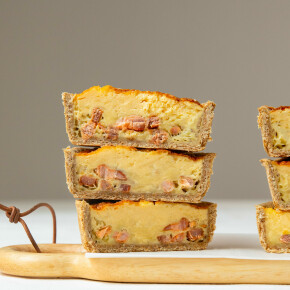 Quiches rustiques au Cantal râpé AOP