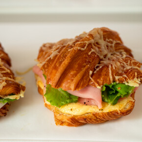 Croissant salé jambon Emmental râpé Français