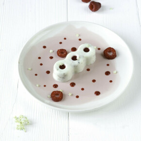 Panna cotta fromage blanc à la fleur de sureau citron et framboise