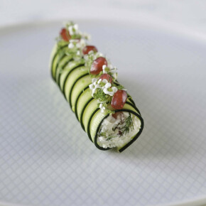 Courgette farcie au fromage blanc saumon fumé et oeufs de poison