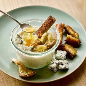 Oeuf cocotte aux champignons et Bleu d’Auvergne AOP