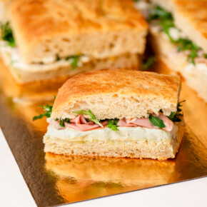 Focaccia pistache &#038; mortadelle – Crème 18% MG et 30% MG
